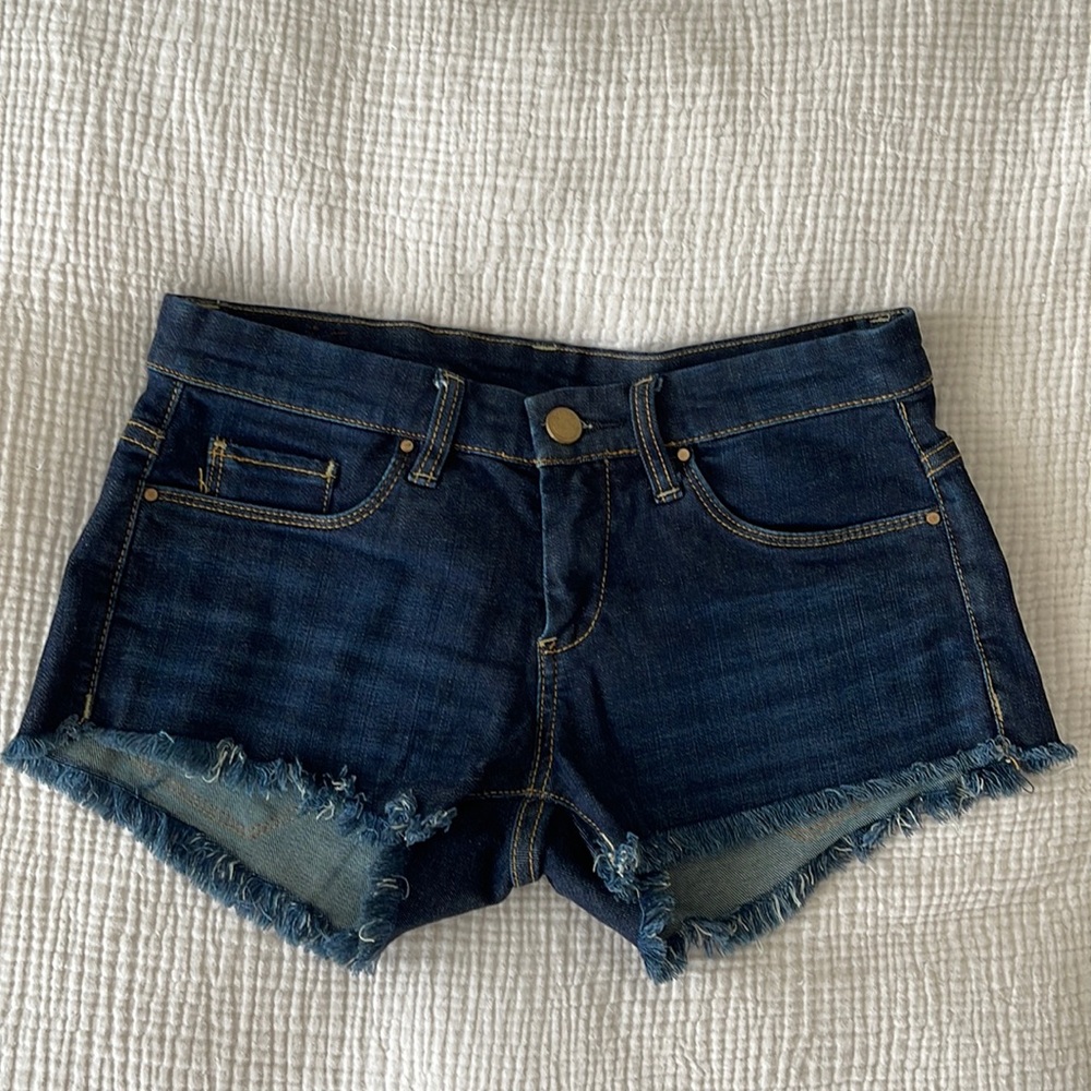 Blank NYC shorts size 25 with fringe on bottom